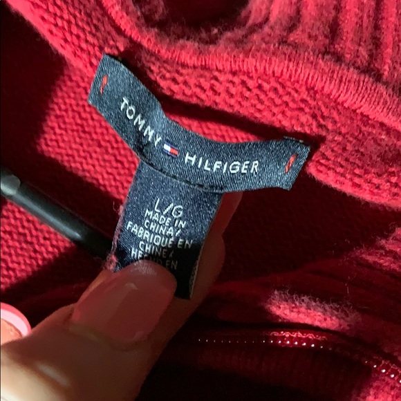 This didn’t get sold. COPY - Tommy Hilfiger sweater - Picture 3 of 3